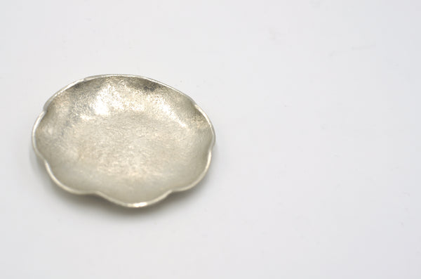 青木三千代　錫の花形小皿